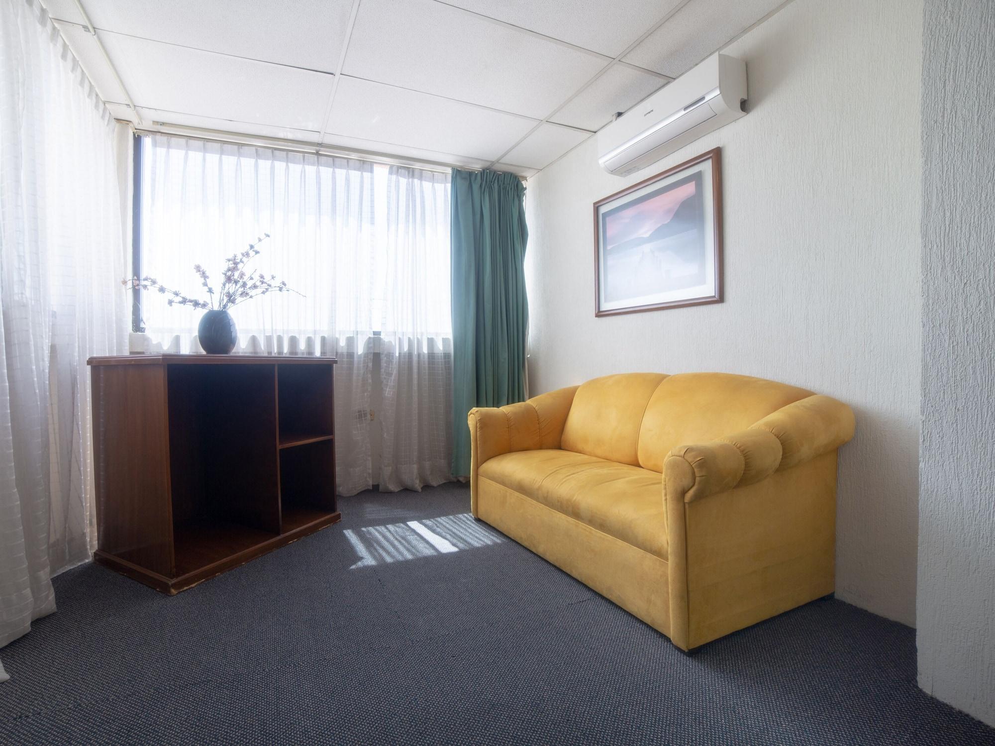 Capital O Hotel Casa Real Celaya Exterior photo